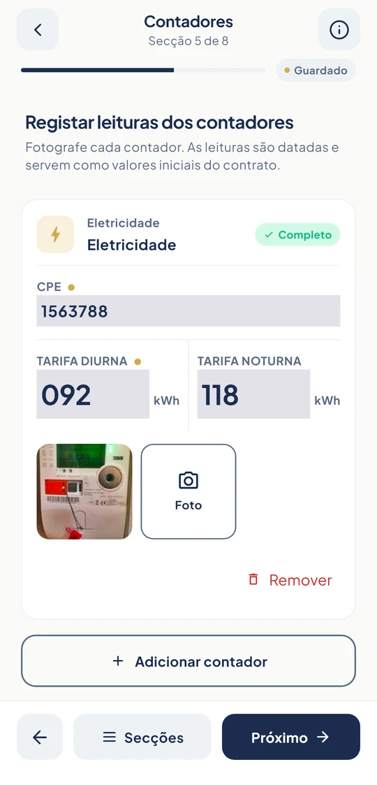 O ecrã de contadores: um contador de eletricidade com o número CPE, as leituras diurna e noturna e uma fotografia do contador.